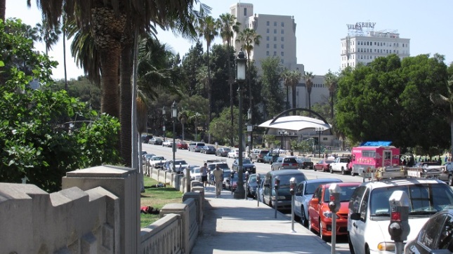 A view of Wilshire facing Park View