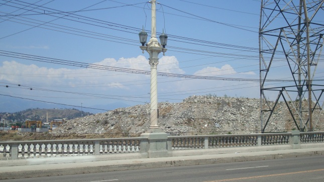 A huge mound of debris on the north side of the bridge.